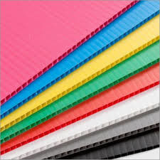 Blaues Rotes aufbereitet runzelte Kunststoffplatten Wellpapp 10mm pp.